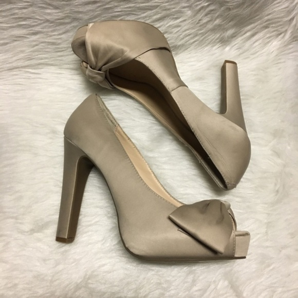 Guess peep toe heels with bow champagne color - Picture 1 of 8